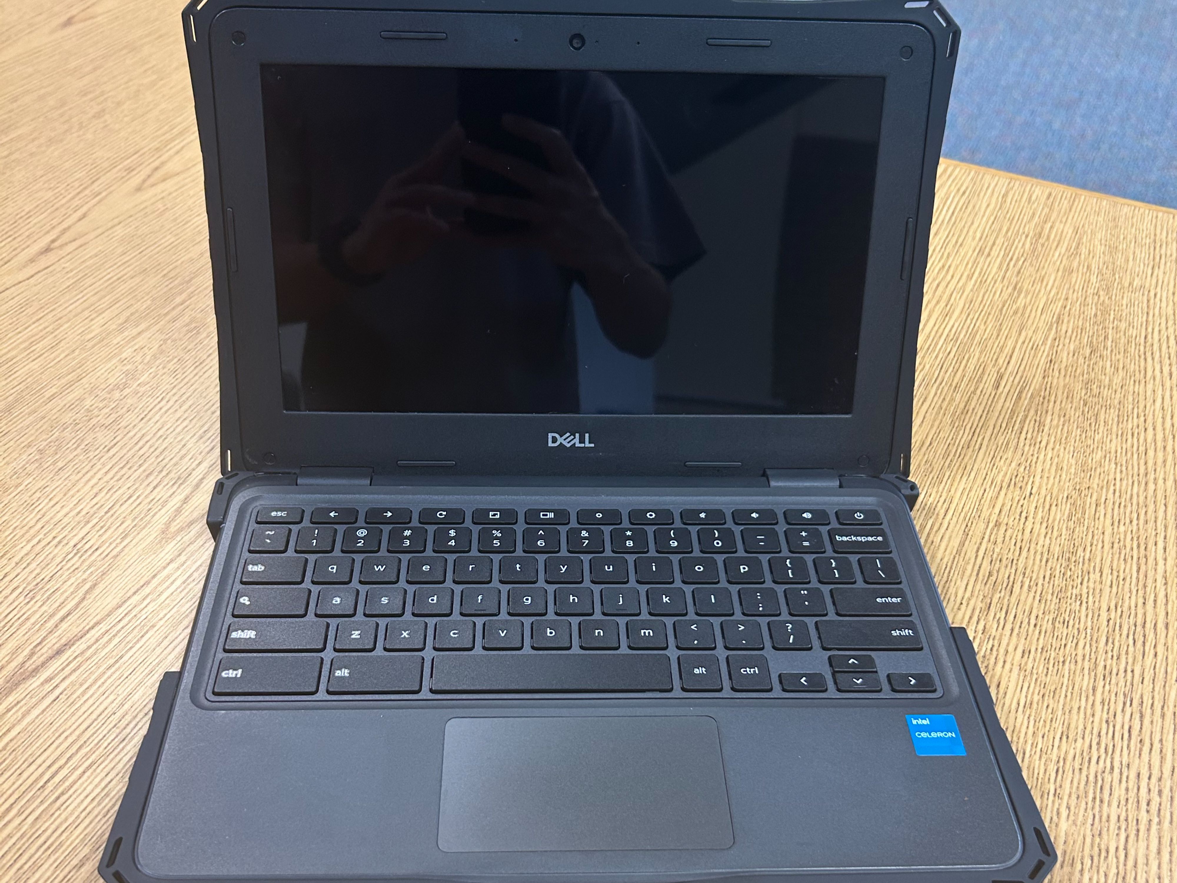 3110_screen-and-palmrest-2